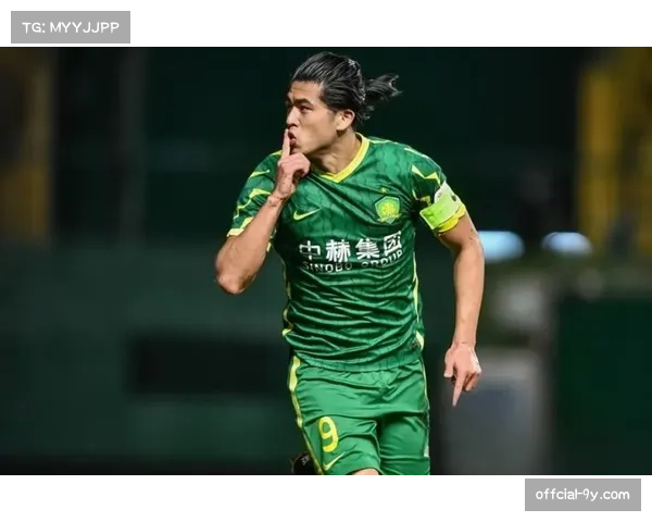 国安前锋张玉宁肌肉轻微拉伤，队医称与近期比赛高强度反复冲刺压迫有关